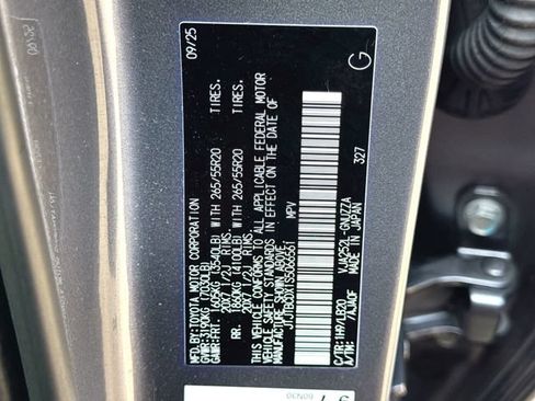 Used 2025 Lexus GX 550 w/ Accessory Package (2T) AWD/4WD image 35
