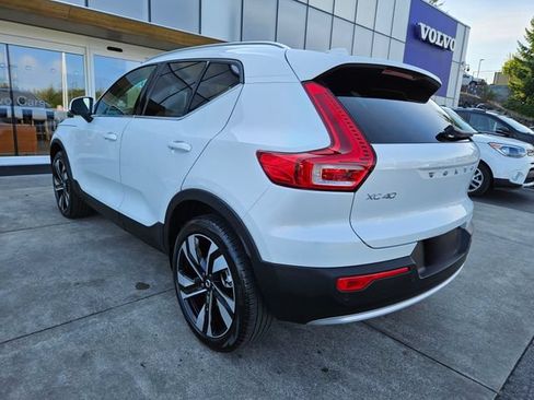 Certified 2024 Volvo XC40 B5 Ultimate w/ Protection Package Premier AWD/4WD image 7