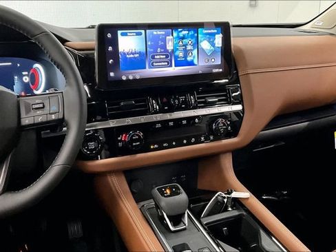 New 2026 Nissan Pathfinder Platinum AWD/4WD image 8