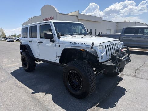 Used 2014 Jeep Wrangler Unlimited Rubicon w/ Connectivity Group AWD/4WD image 3
