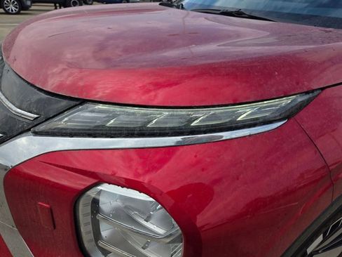 Used 2025 Mitsubishi Outlander SE image 9