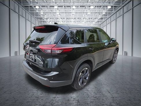 Certified 2024 Nissan Rogue SV FWD image 9