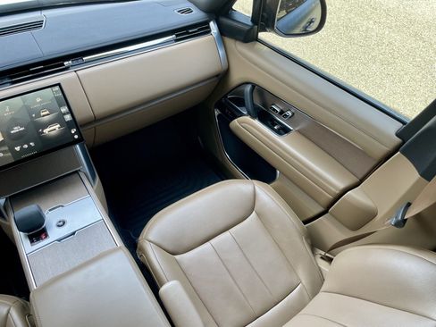 Used 2024 Land Rover Range Rover Long Wheelbase SE AWD/4WD image 18