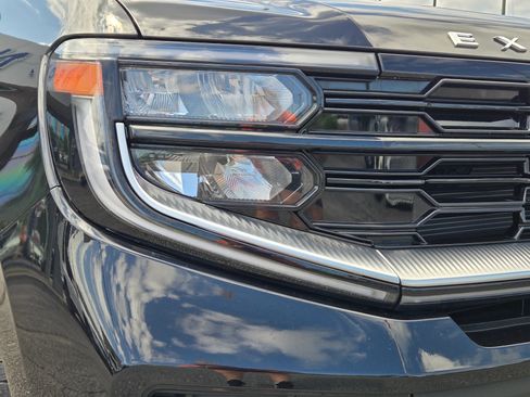 Certified 2025 Ford Expedition Platinum AWD/4WD image 4