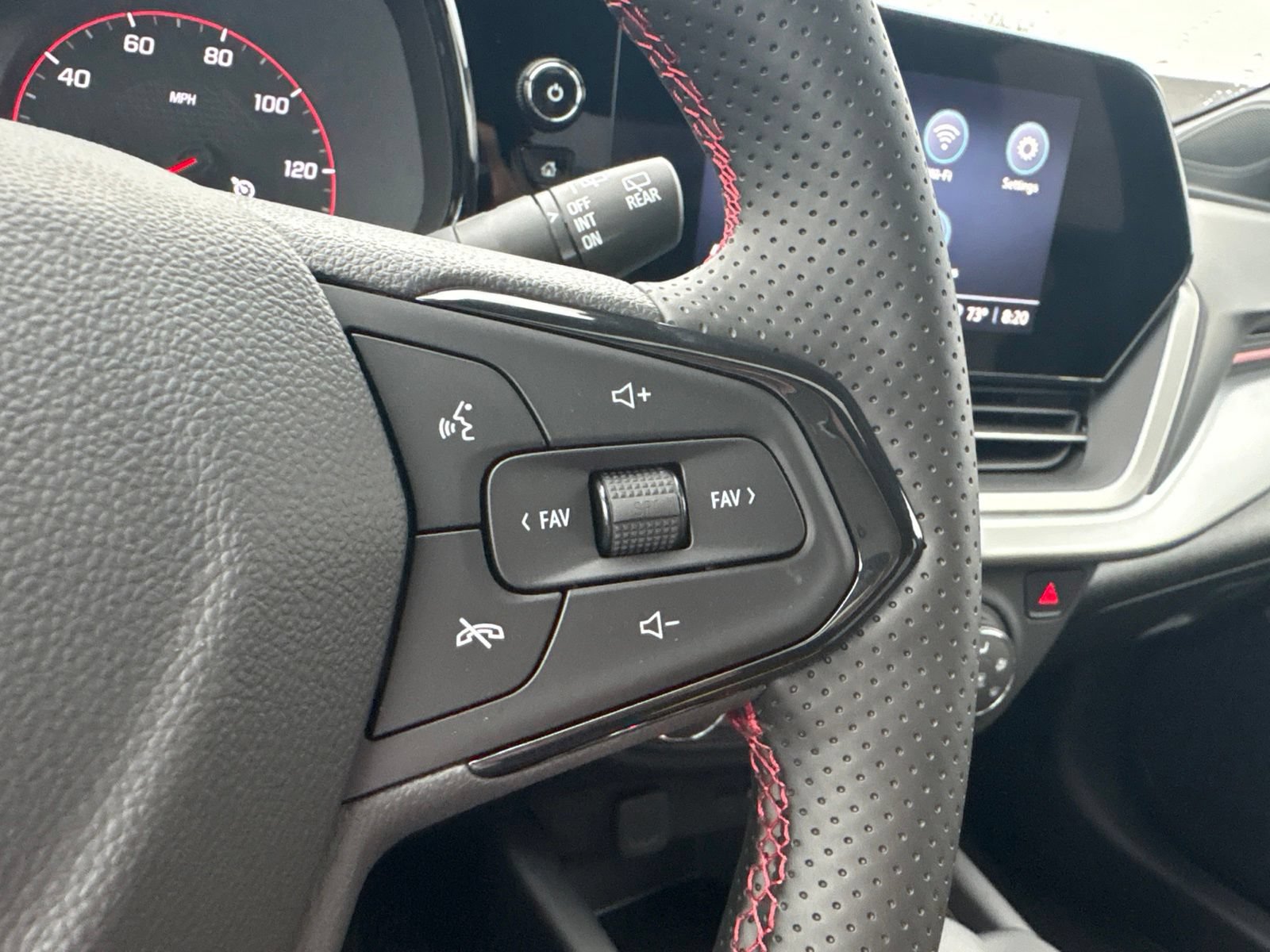 New 2026 Chevrolet Trax RS w/ Sunroof Package FWD image 27