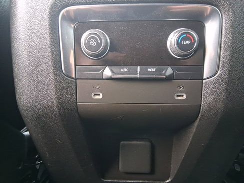 Used 2023 Chevrolet Suburban LT image 19