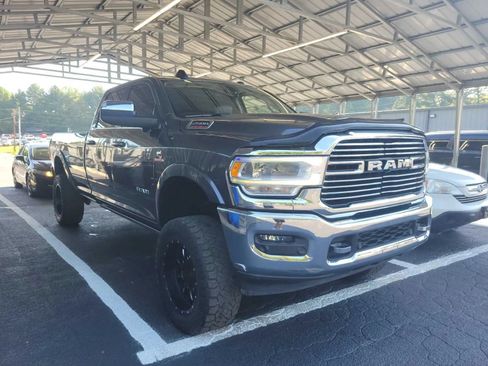 Used 2019 RAM 2500 4x4 Crew Cab Laramie image 2