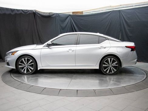 Used 2020 Nissan Altima 2.5 SR w/ Premium Package image 9