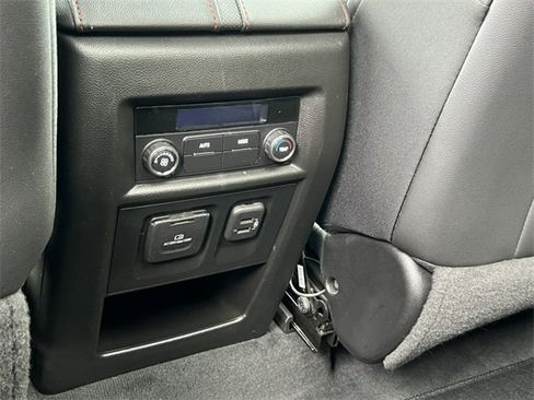 Used 2023 Chevrolet Traverse RS image 38