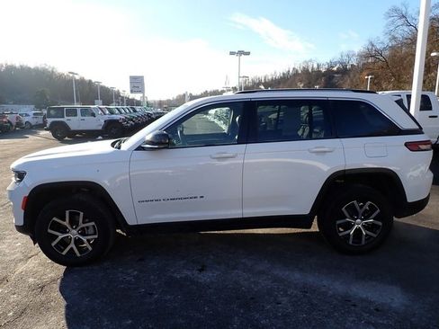 Certified 2023 Jeep Grand Cherokee Limited image 2