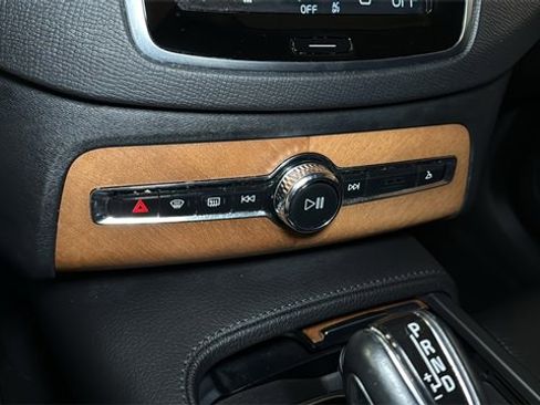 Used 2021 Volvo XC90 T5 Momentum w/ Advanced Package image 30