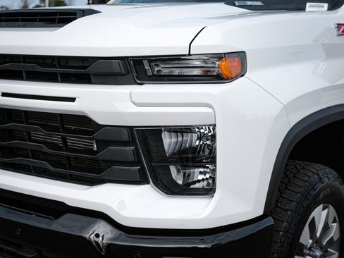 Used 2025 Chevrolet Silverado 2500 Custom w/ Custom Value Package image 6