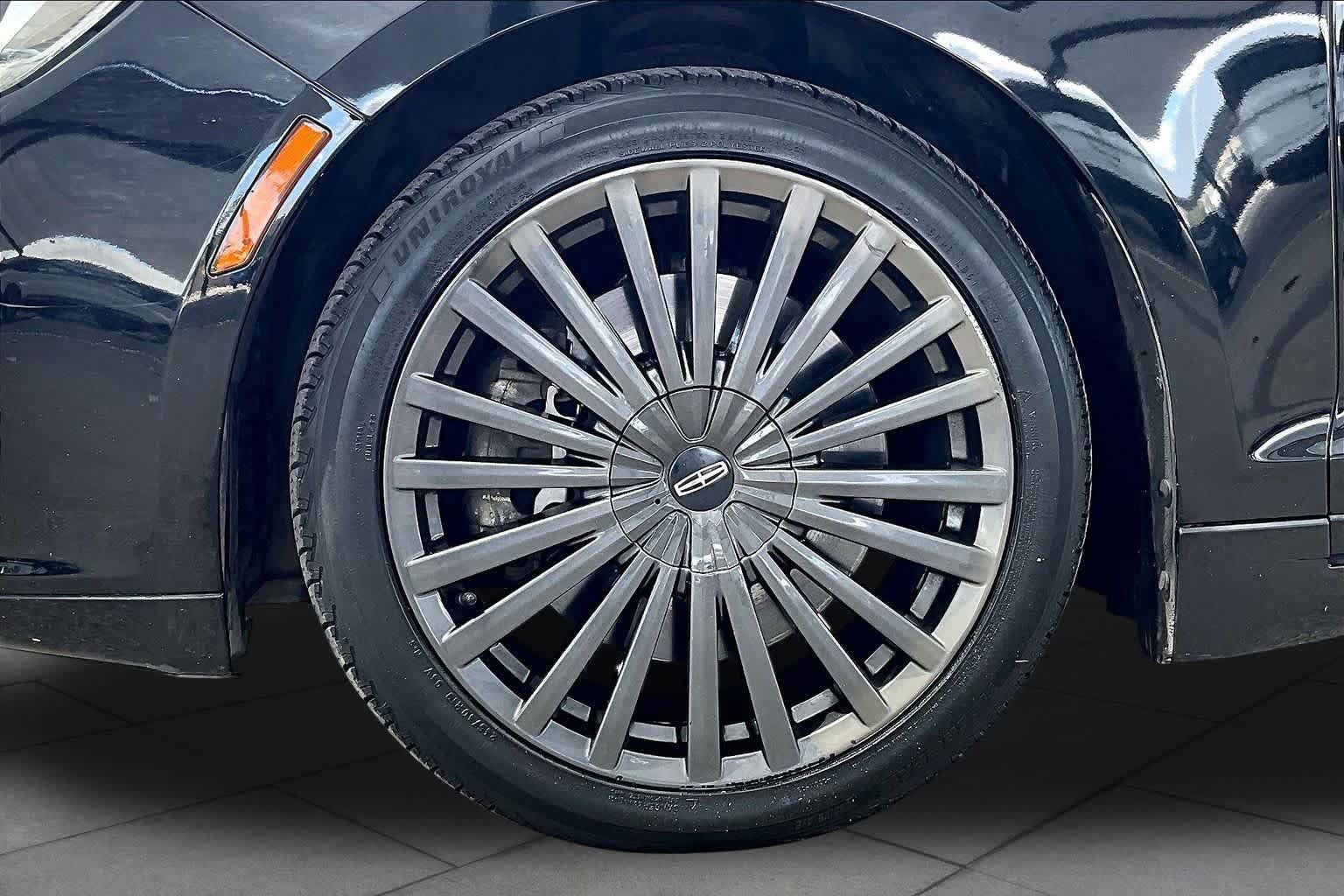 Used 2017 Lincoln MKZ Reserve FWD image 11