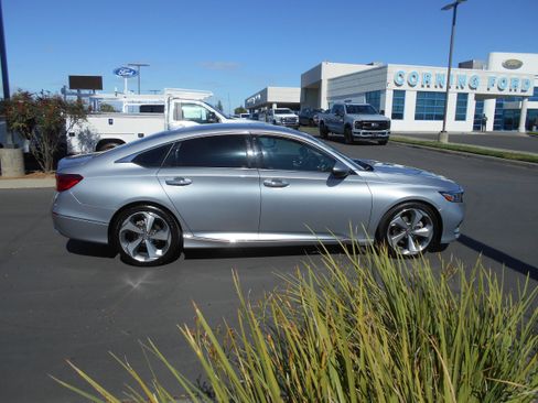Used 2020 Honda Accord Touring image 6