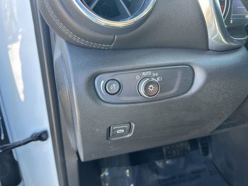 Used 2021 Chevrolet Blazer LT image 36