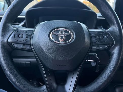 Used 2025 Toyota Corolla LE image 19
