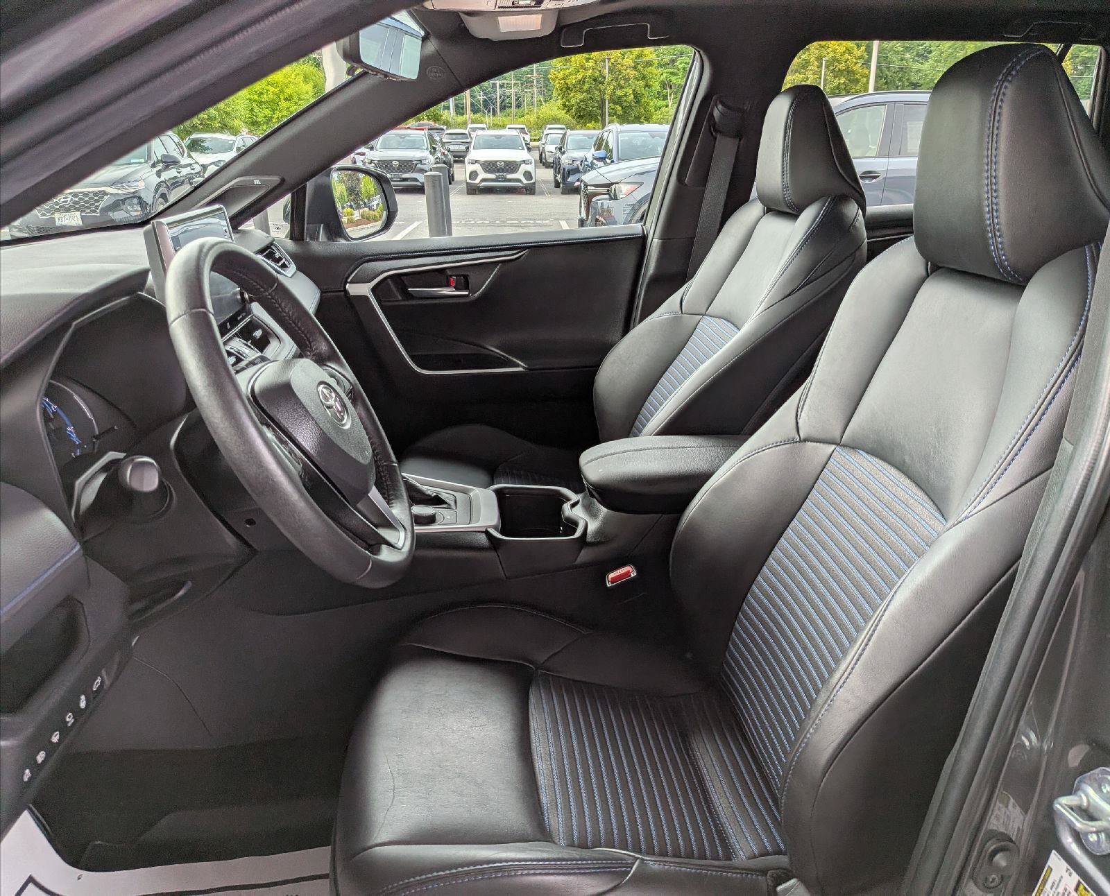 Used 2022 Toyota RAV4 XSE AWD/4WD image 14