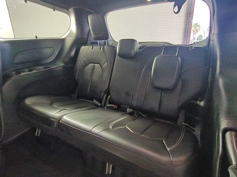 Used 2021 Chrysler Pacifica Touring-L w/ Uconnect Theater Family Group FWD image 16