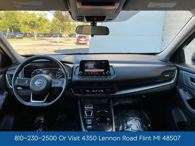 Used 2024 Nissan Rogue SV FWD image 2