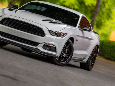 Used 2017 Ford Mustang GT Premium w/ Equipment Group 401A image 24