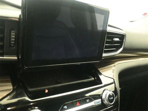 Certified 2023 Ford Explorer Limited w/ Equipment Group 301A image 18