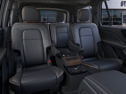 Used 2025 Lincoln Aviator Black Label AWD/4WD image 11