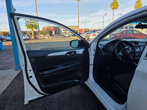 Used 2019 Nissan Sentra S image 9