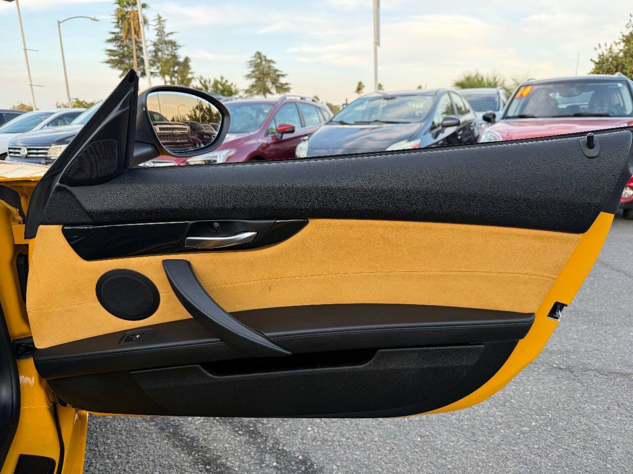 Used 2012 BMW Z4 sDrive28i w/ Exclusive Citrus Yellow Pkg RWD image 12