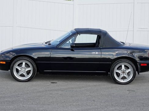 Used 1996 MAZDA MX-5 Miata RWD image 25