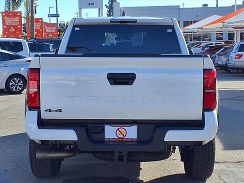 Certified 2025 Toyota Tacoma TRD Off-Road image 5