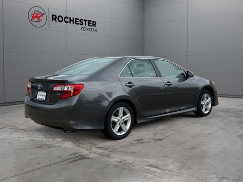 Used 2014 Toyota Camry SE FWD image 5