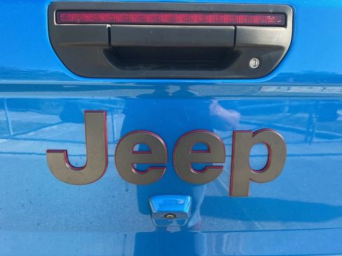 Certified 2022 Jeep Gladiator Rubicon w/ Cold Weather Group AWD/4WD image 35