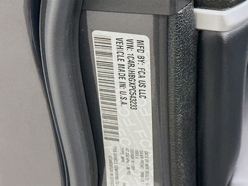 Used 2023 Jeep Grand Cherokee Limited image 12