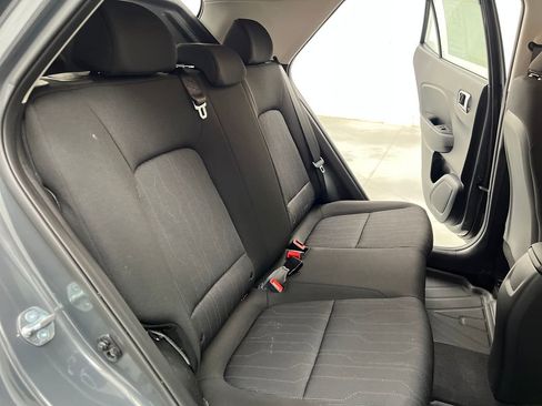 Used 2025 Hyundai Venue SE FWD image 17