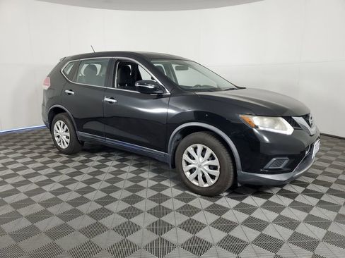 Used 2015 Nissan Rogue S FWD image 2