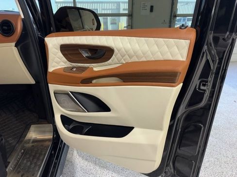 Used 2020 Mercedes-Benz Metris Passenger image 21