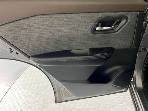 Used 2023 Nissan Rogue SV image 31