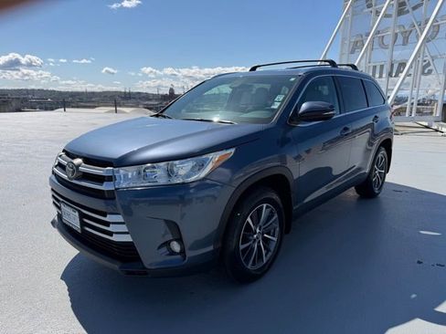 Used 2019 Toyota Highlander XLE image 7