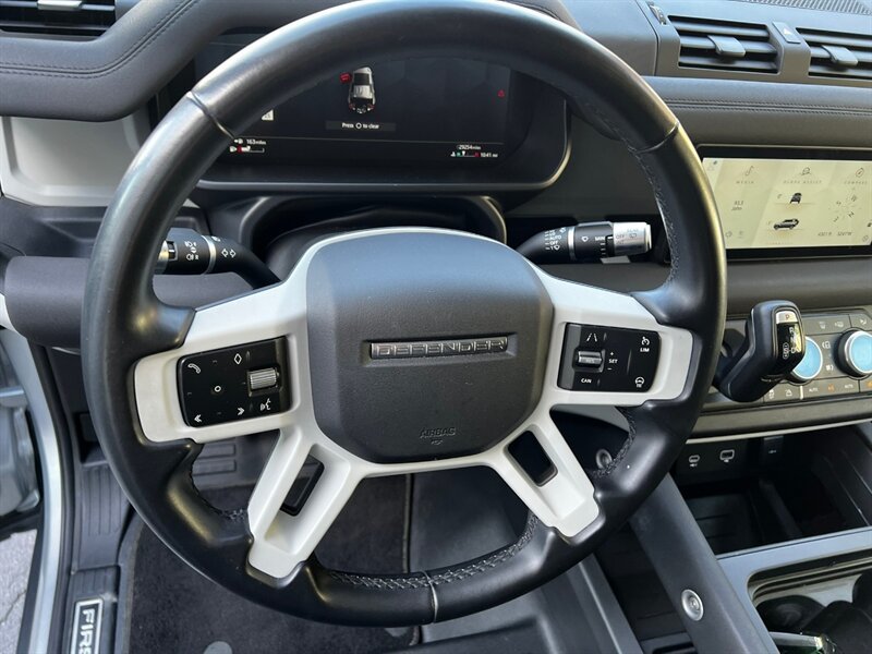 Used 2020 Land Rover Defender 110 First Edition AWD/4WD image 33