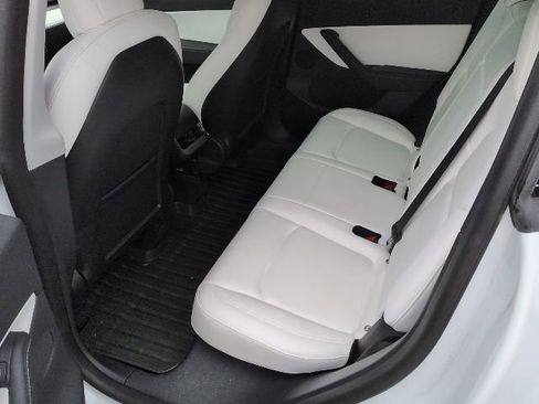 Used 2022 Tesla Model Y Long Range AWD/4WD image 10
