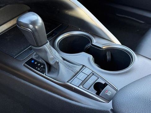 Used 2023 Toyota Camry SE image 18