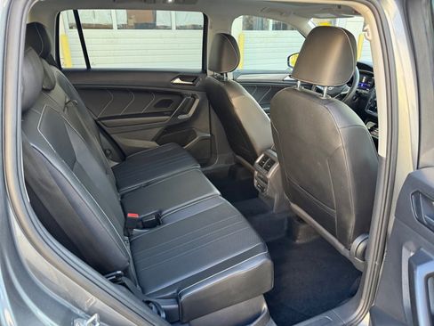 Used 2022 Volkswagen Tiguan SE image 33