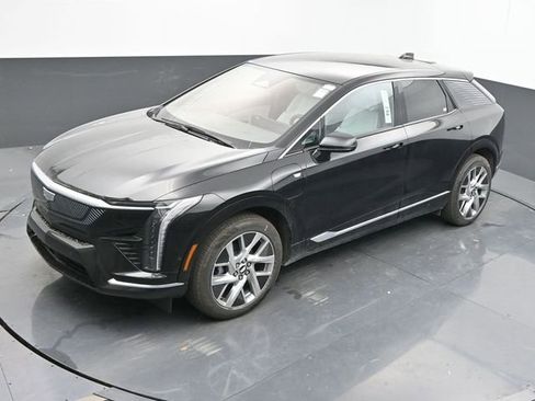 New 2025 Cadillac Optiq Luxury 1 w/ LPO, Floor Liner Package image 29