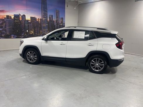 Used 2023 GMC Terrain SLT image 4