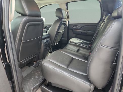 Used 2013 Chevrolet Avalanche LTZ image 16