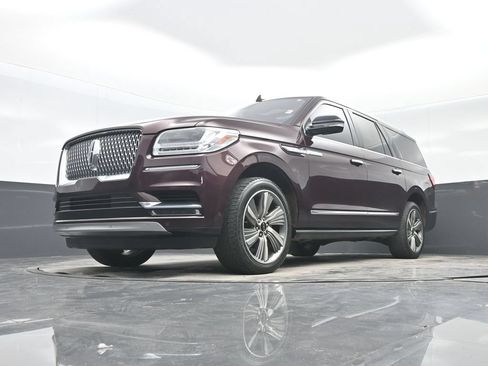 Used 2018 Lincoln Navigator L Reserve w/ Technology Package AWD/4WD image 25