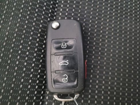 Used 2018 Volkswagen Passat 2.0T S image 32