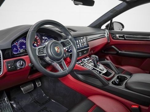 Certified 2023 Porsche Cayenne GTS AWD/4WD image 4