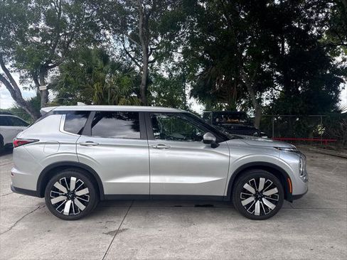 Used 2025 Mitsubishi Outlander SE AWD/4WD image 6