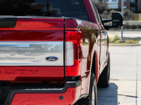 Used 2017 Ford F250 Platinum w/ FX4 Off-Road Package AWD/4WD image 20